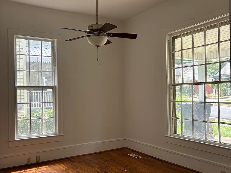 305 Kingston Ave NE — Photo 5