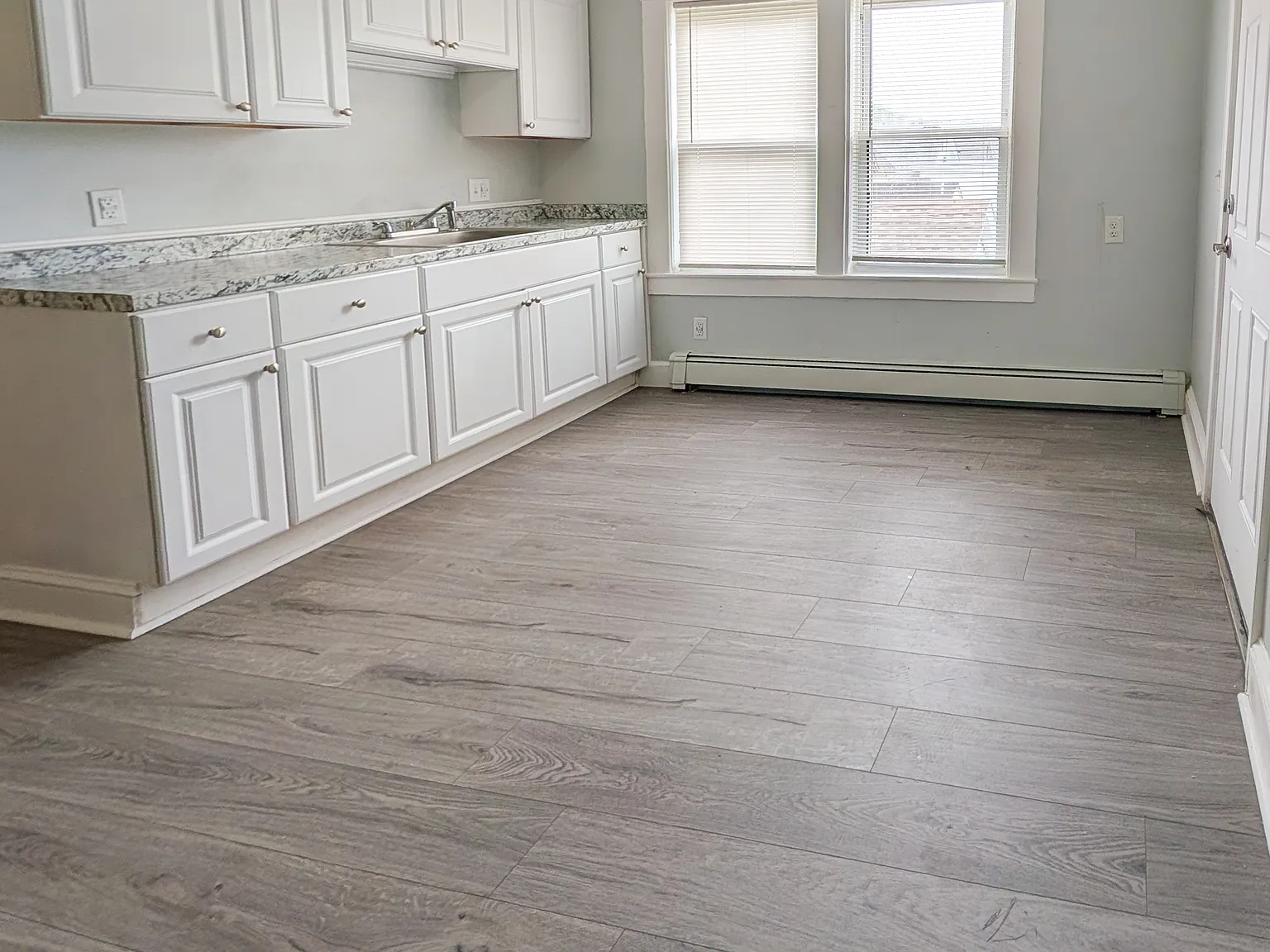 3 bed, 1100 sqft, $2,300 — Photo 3