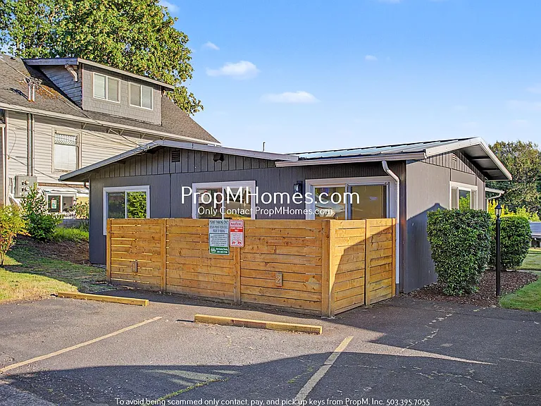 7032 N Burlington Ave — Photo 20