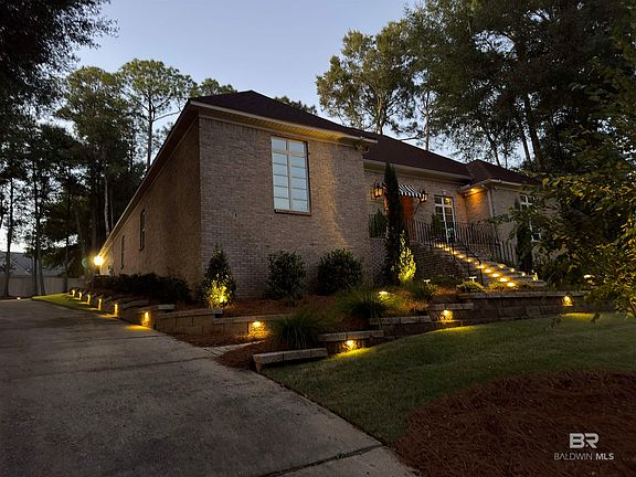3rd image of 224 N Circle Dr