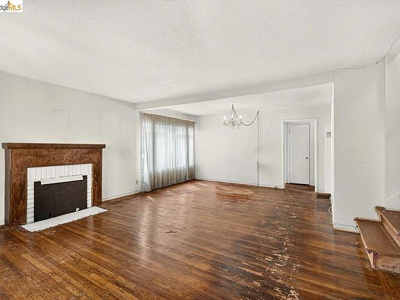 4th image of 998 Jones St