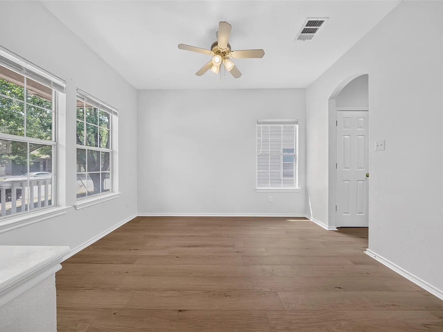3 bed, 2.0 bath, 1449 sqft, $1,795 — Photo 4