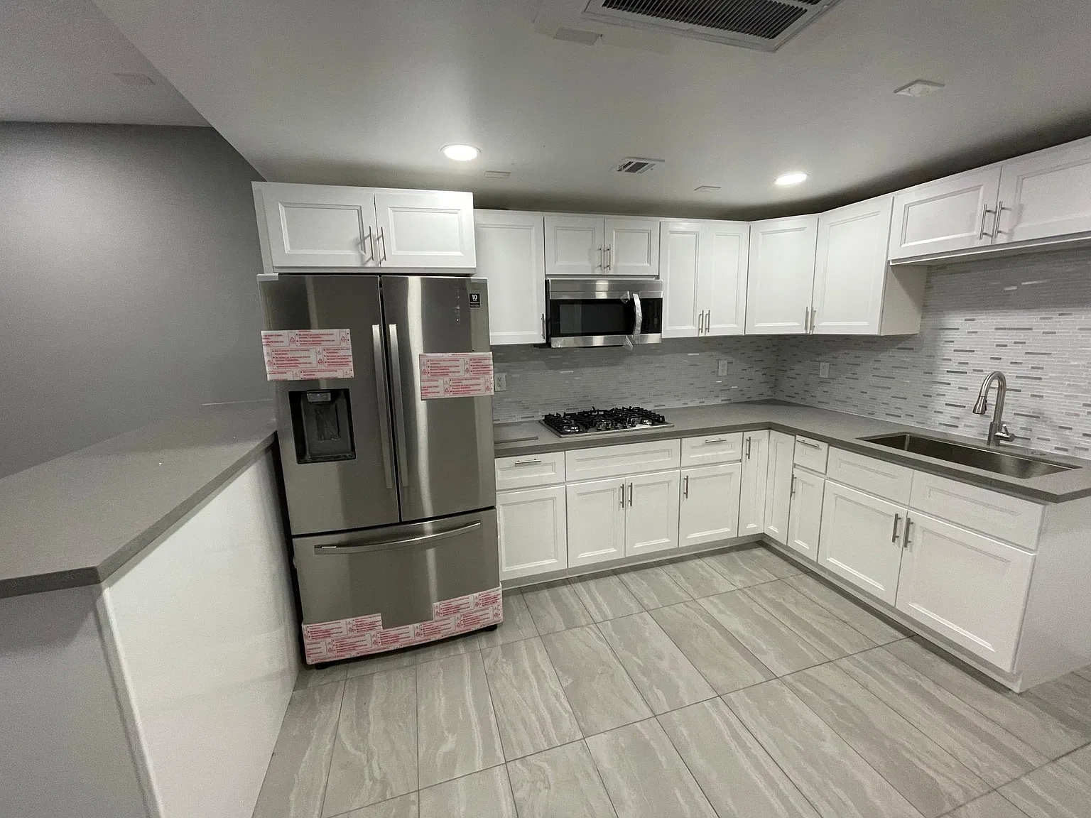 3 bed, 1100 sqft, $3,200 — Photo 4