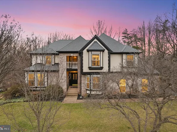 11668 Gilman Ln, Herndon, VA 20170