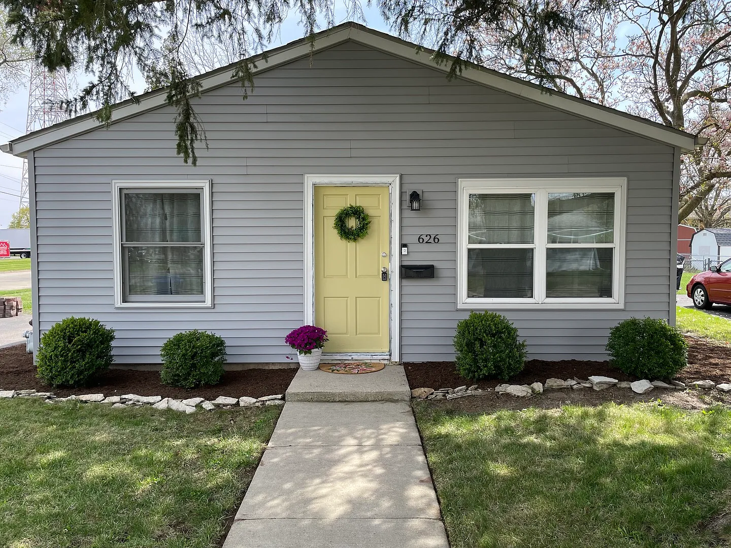 626 Spring Ave photo 1