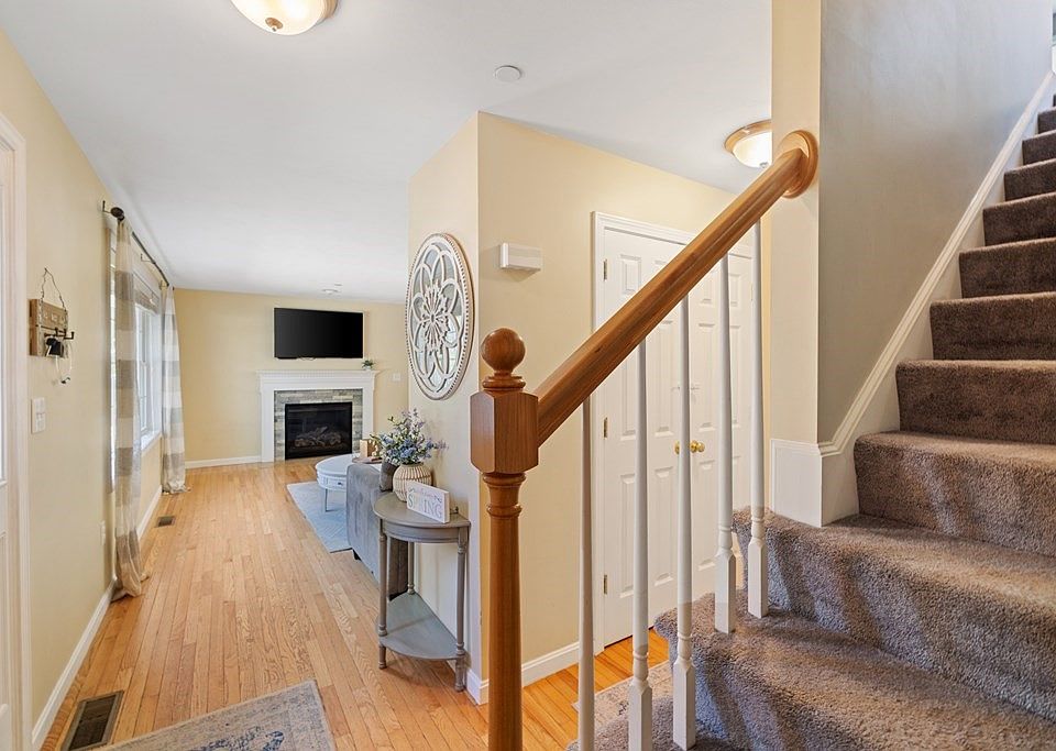 9 Evergreen Rd, Salem, NH 03079 Zillow