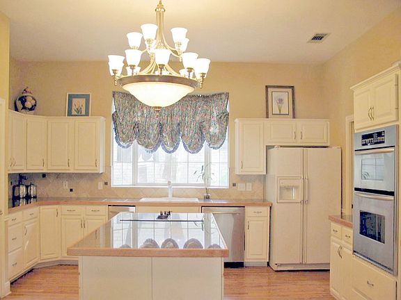 Upgraded kitchen with granite counters 