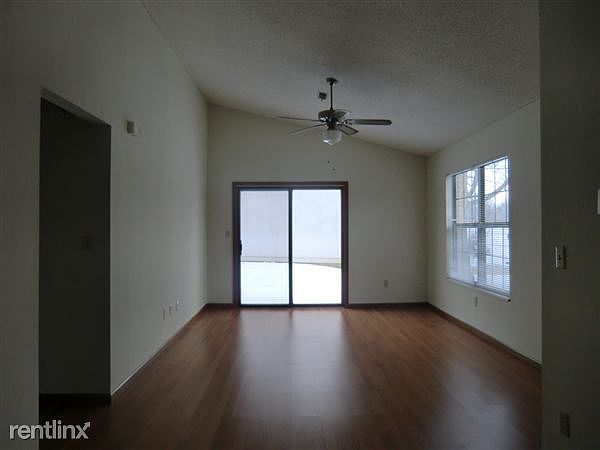Living Room, 3 PT