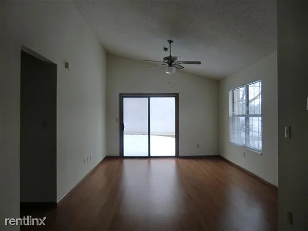 Living Room, 3 PT