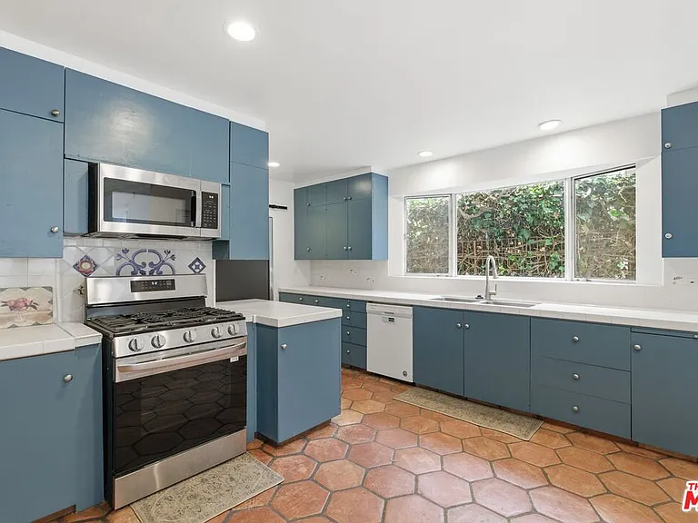 1530 Valley View Rd — Photo 11