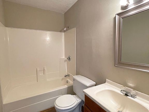 5th image of 1701 Gerald Dr
