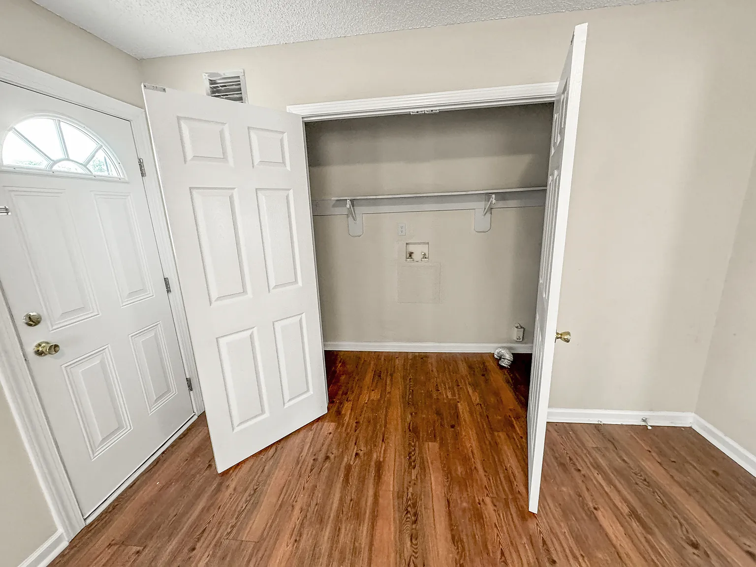 3 bed, 1170 sqft, $1,300 — Photo 4