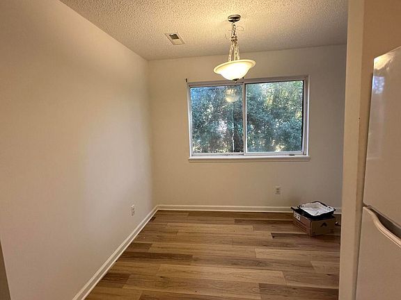 5th image of 700 S Walker St #6