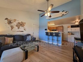 623 W Guadalupe Rd