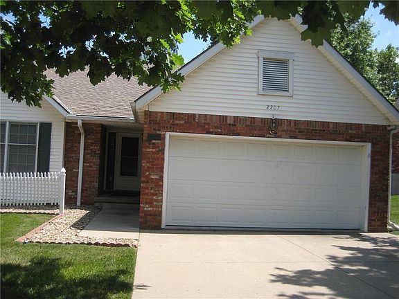 2nd image of 2207 Berkshire Dr