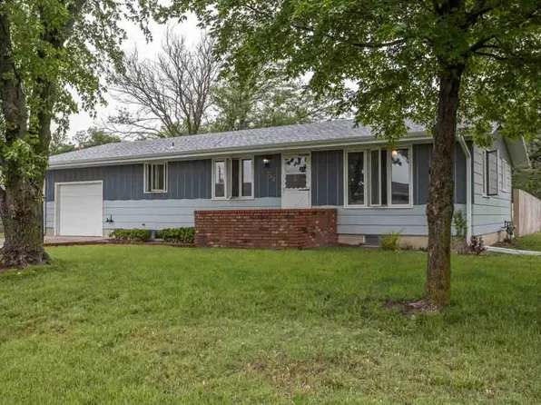 222 E Commercial St, Goessel, KS 67053