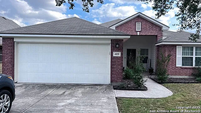 3 bed, 2.0 bath, 1760 sqft, $1,950 — Photo 2