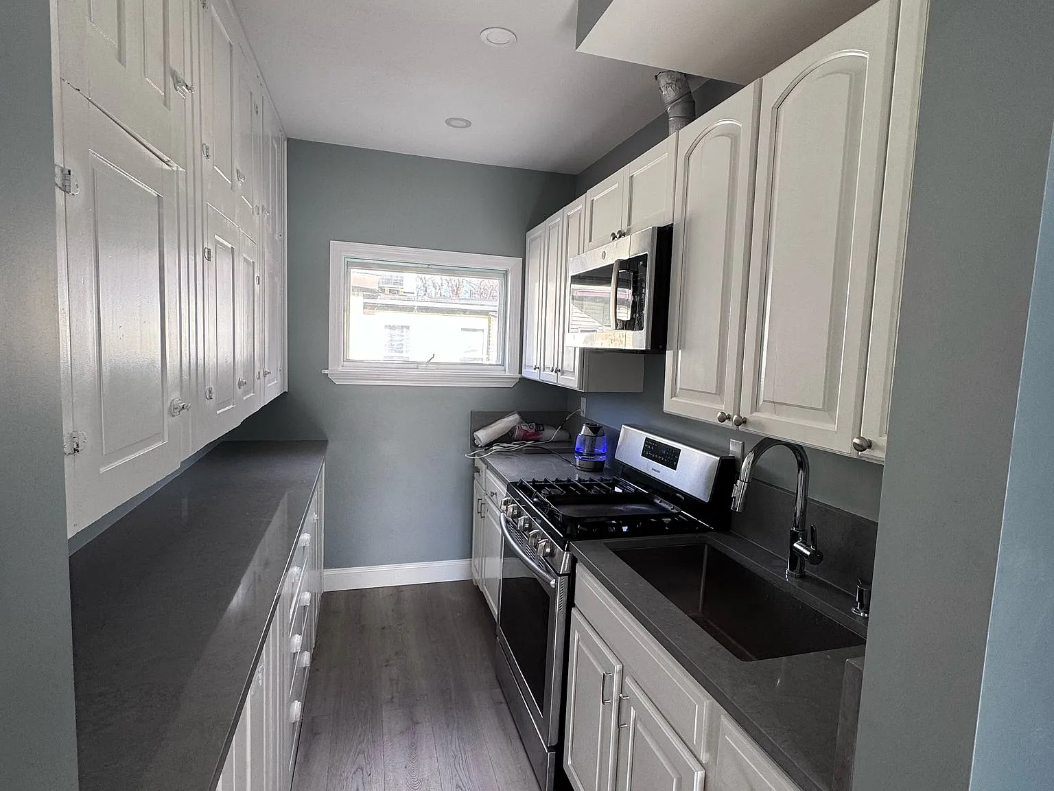 3 bed, 1000 sqft, $2,700 — Photo 4