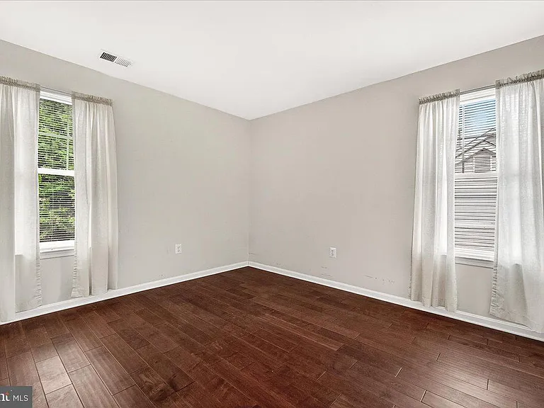 1110 Jousting Way — Photo 16