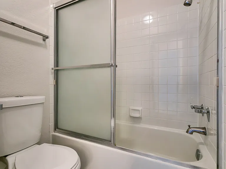 # Guardian Realty 6250 W Flamingo Rd Apt 55 Las Vegas Condo Rental guest bath_02062020
