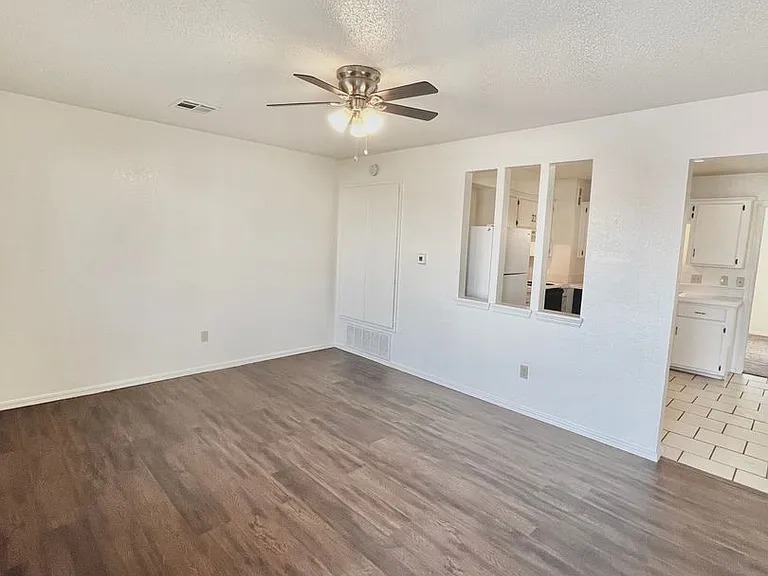 1901 E Lindsey St — Photo 15