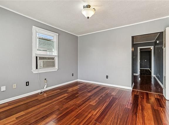 4th image of 4940 Eastern St