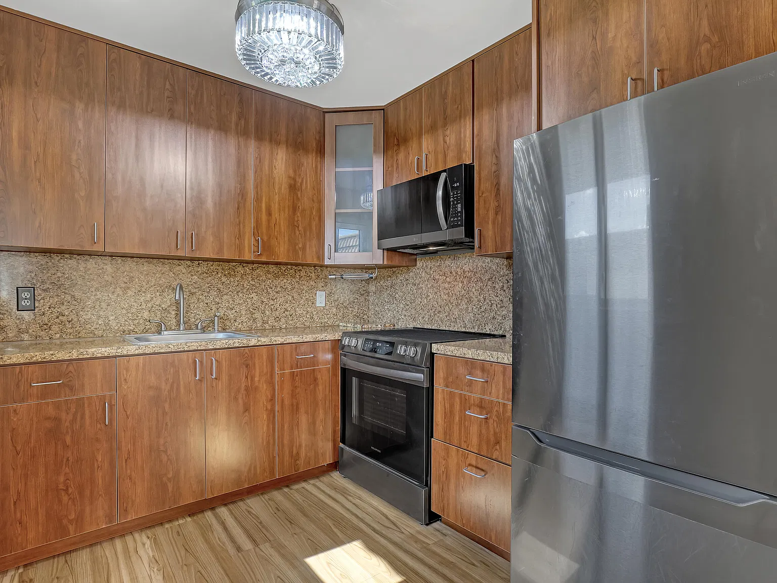2 bed, 2.0 bath, 880 sqft, $1,500 — Photo 1