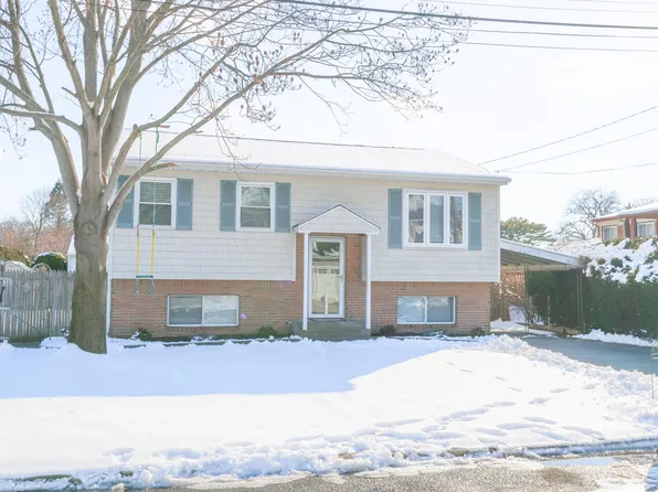 44 Avenue F, Ronkonkoma, NY 11779