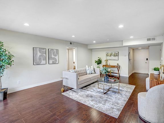 Living room 3