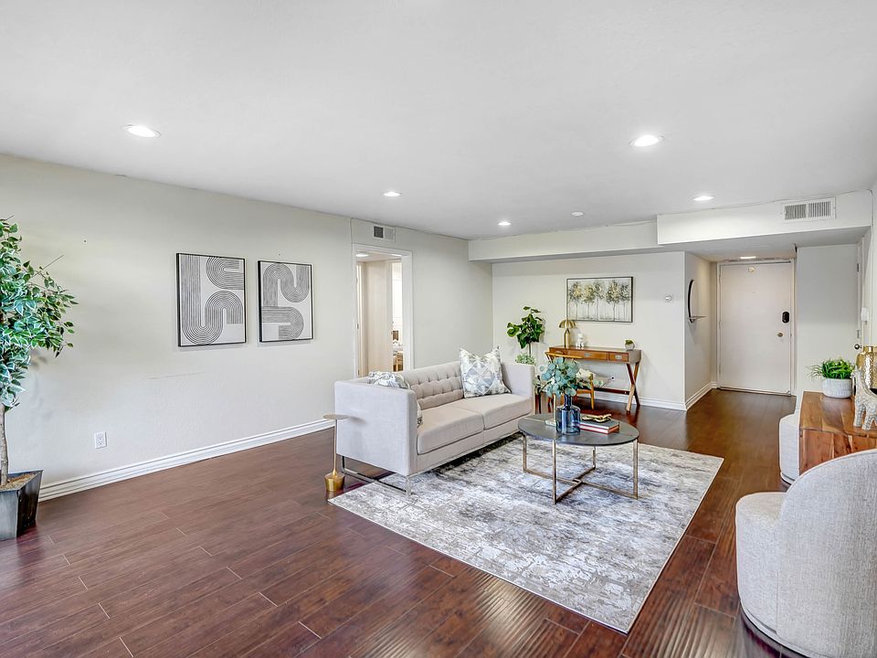 Living room 3