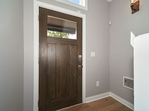 3rd image of 541 N Park Ave
