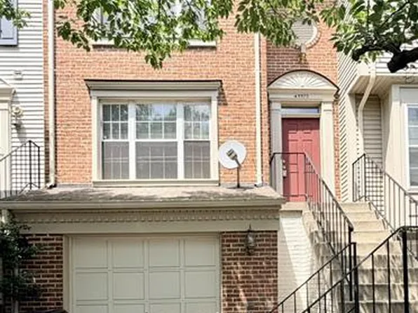 45572 Whitcomb Sq, Sterling, VA 20166