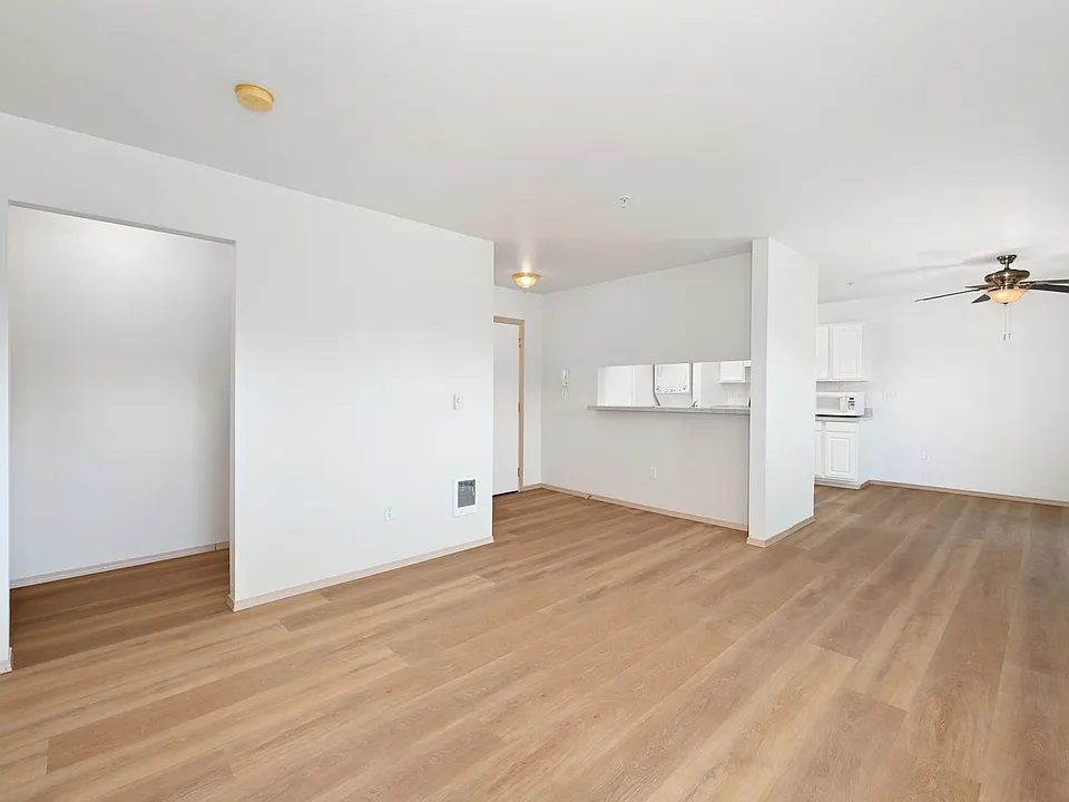 Building Photo 5