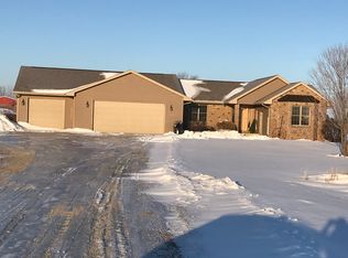 6315 Country Club Rd, Oshkosh, WI 54902