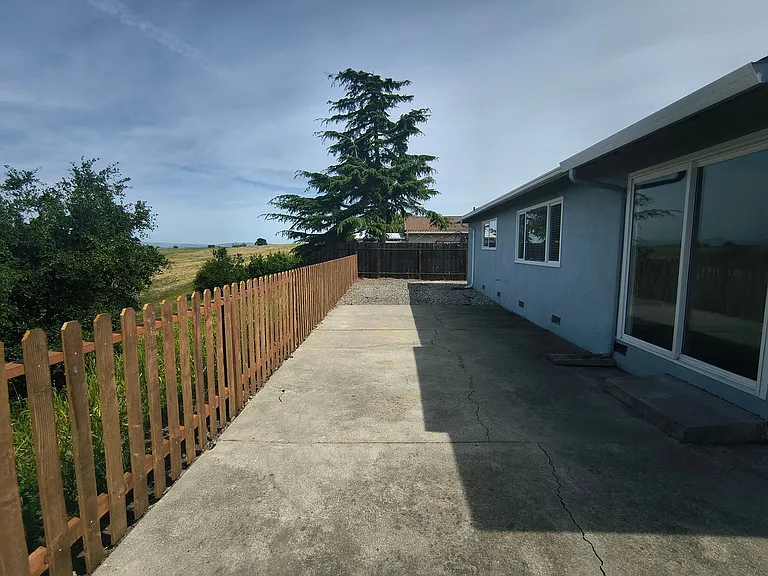 2275 Cypress Ave — Photo 45