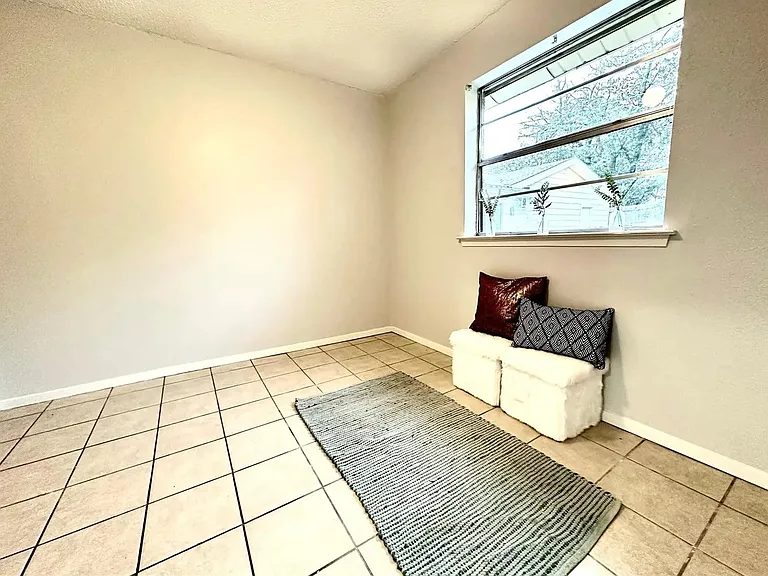 2111 Warwick Dr — Photo 17