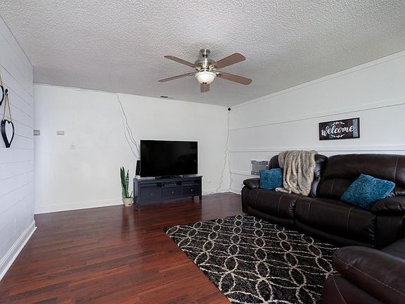 4th image of 3809 Fig St