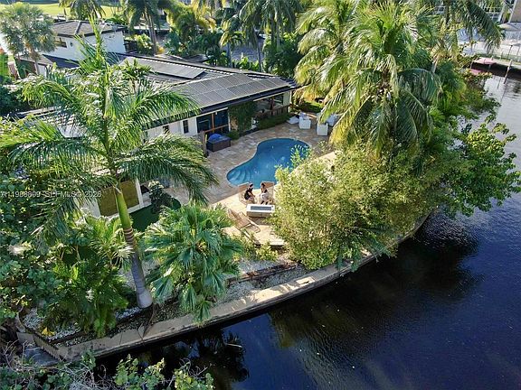 2nd image of 1675 Coral Gardens Dr