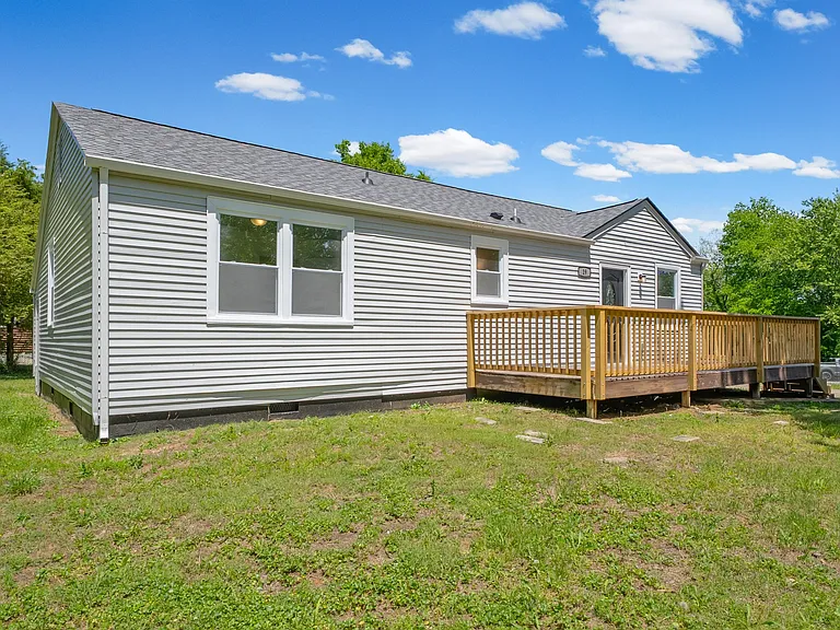 19 Chestnut Dr — Photo 3