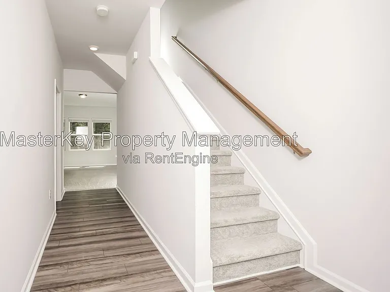 804 McKenzie Park Ter — Photo 13