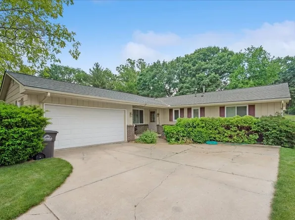 3218 Valdez Dr, Des Moines, IA 50310