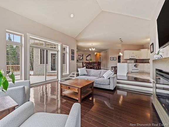 5th image of 225 Niagara Rd