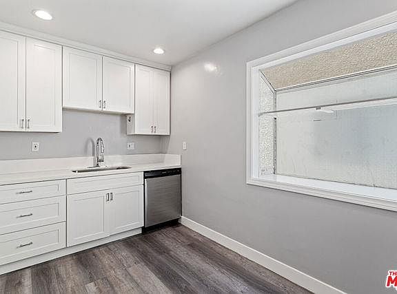3rd image of 105 Roswell Ave #105
