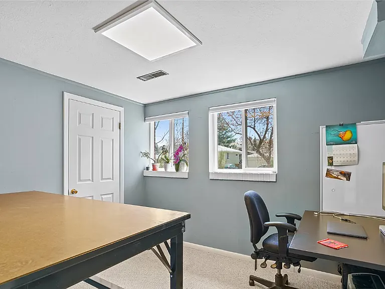 4555 Brookfield Dr — Photo 6