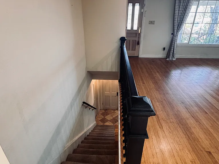 718 Alameda De Las Pulgas — Photo 14