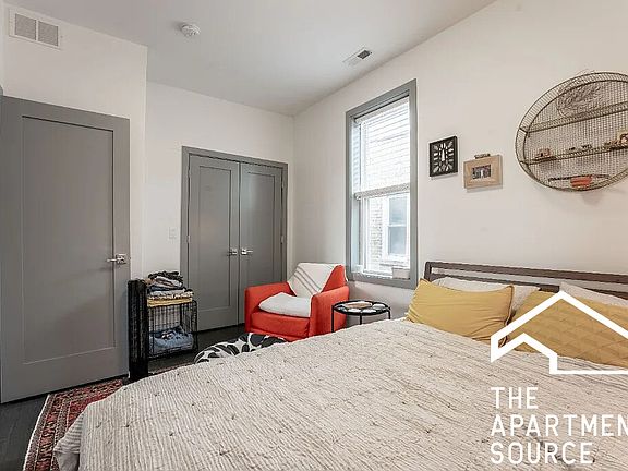 5th image of 2834 W Diversey Ave #3F