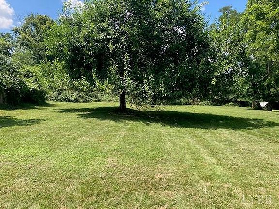 3rd image of 1009 Randolph Ln