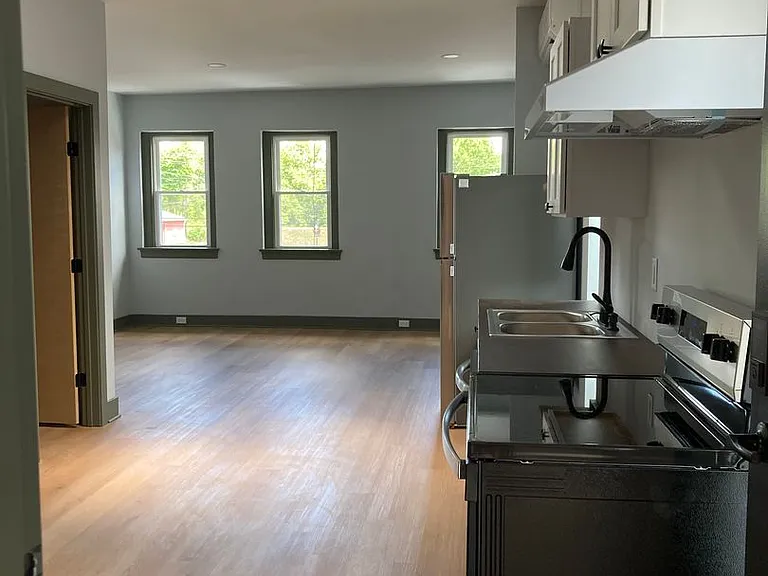 118 W 3rd St — Photo 1