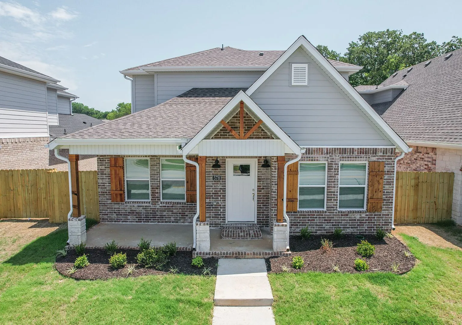 4 bedroom 4.5 bath home! — Photo 1