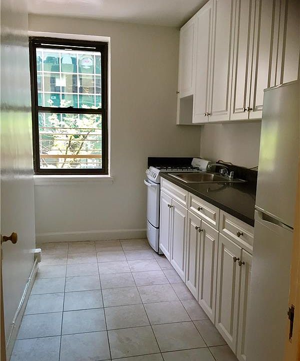 1st image of 8 E 48th St APT 3F